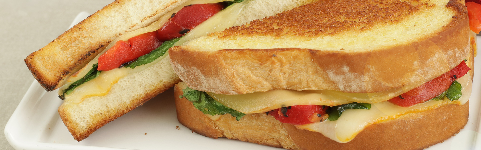 Smoked-Gouda-Arugula-and-Roasted-Red-Pepper-Sandwich